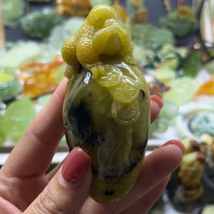 蛇纹石玉未镶嵌颈饰