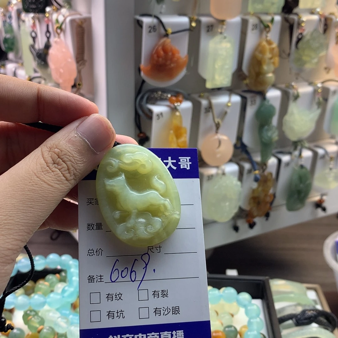 【闪购商品】蛇纹石玉颈饰未镶嵌