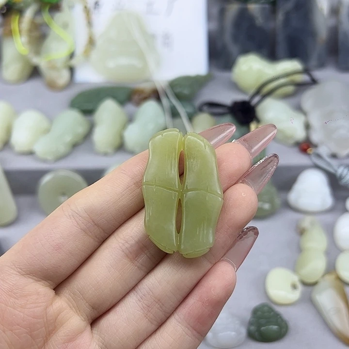 颈饰未镶嵌和田玉