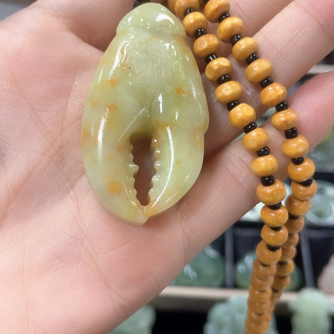 蛇纹石玉颈饰未镶嵌