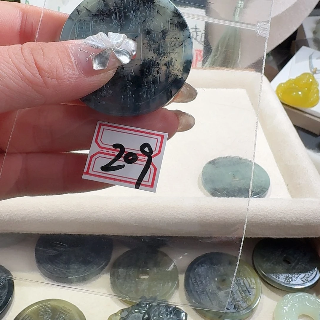 蛇纹石玉颈饰合金精美礼品