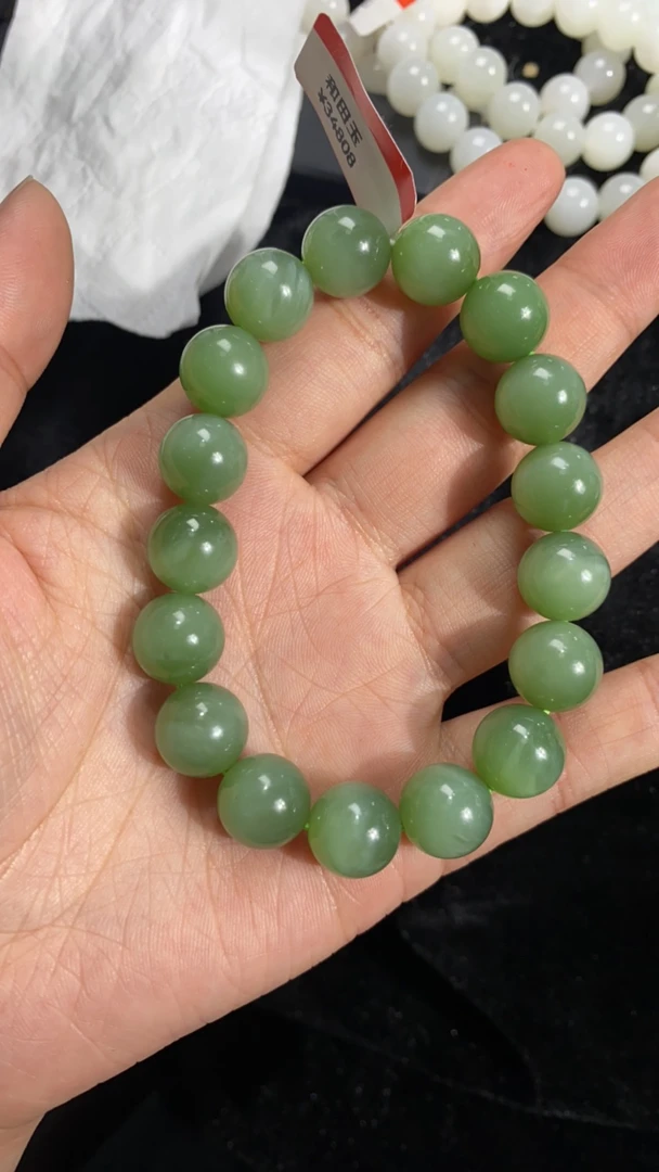 纯天然和田玉俄料碧玉粉绿带猫眼卡12圆珠