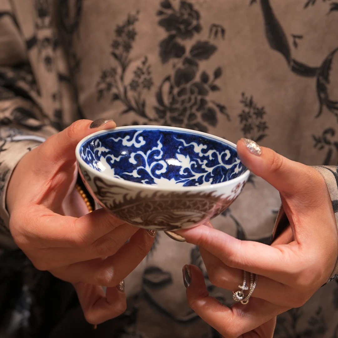 Z 元真临古 外釉里红龙纹内花卉普洱杯