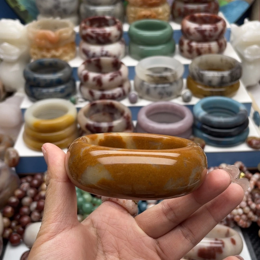 石英质玉（佘太翠）未镶嵌手镯