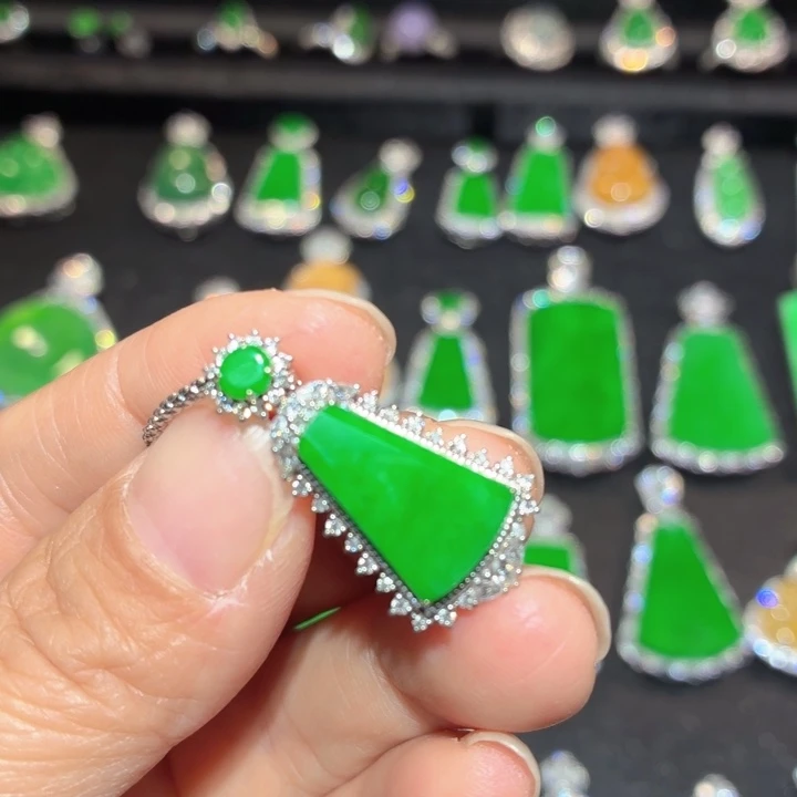 翡翠18K金镶嵌吊坠(不含链)翡翠