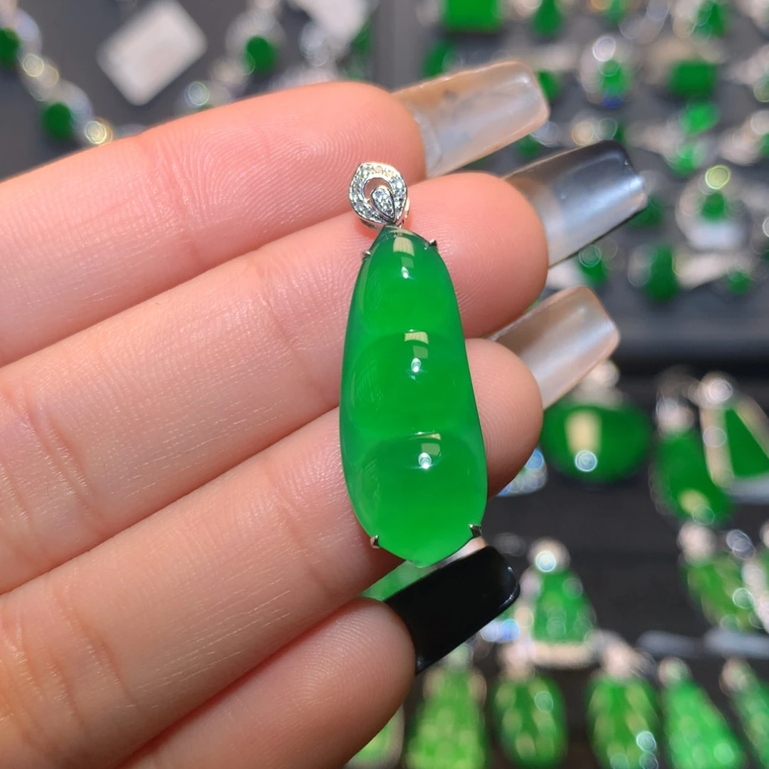 翡翠颈饰18K金镶嵌豆子