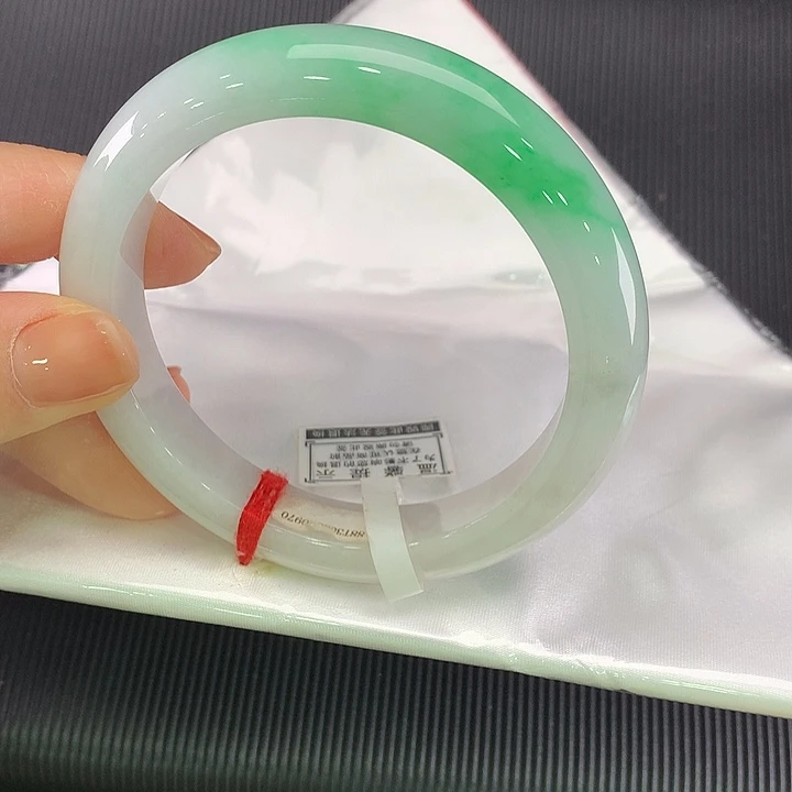 翡翠未镶嵌手镯正圈61