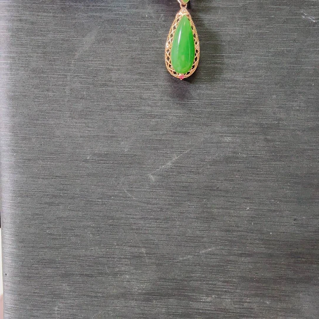 颈饰18K金镶嵌和田玉仓库