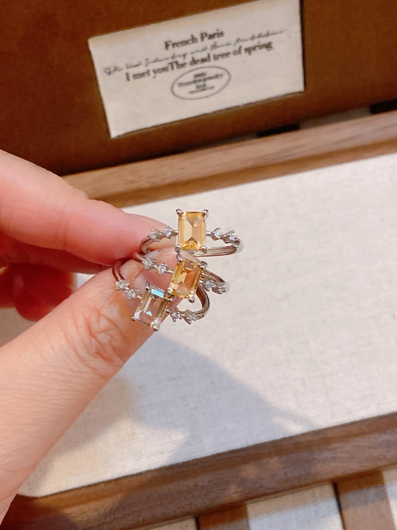 A183 净体黄水晶方钻戒指发一个