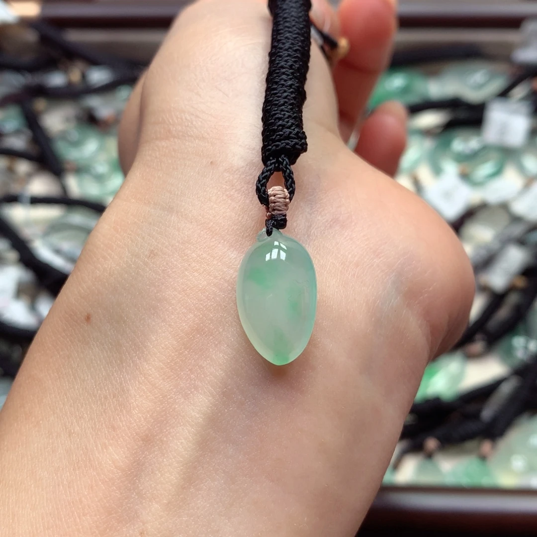 翡翠未镶嵌颈饰福瓜