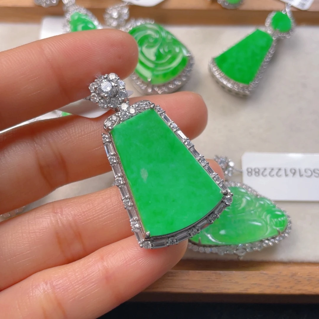 翡翠颈饰银S925镶嵌翡翠