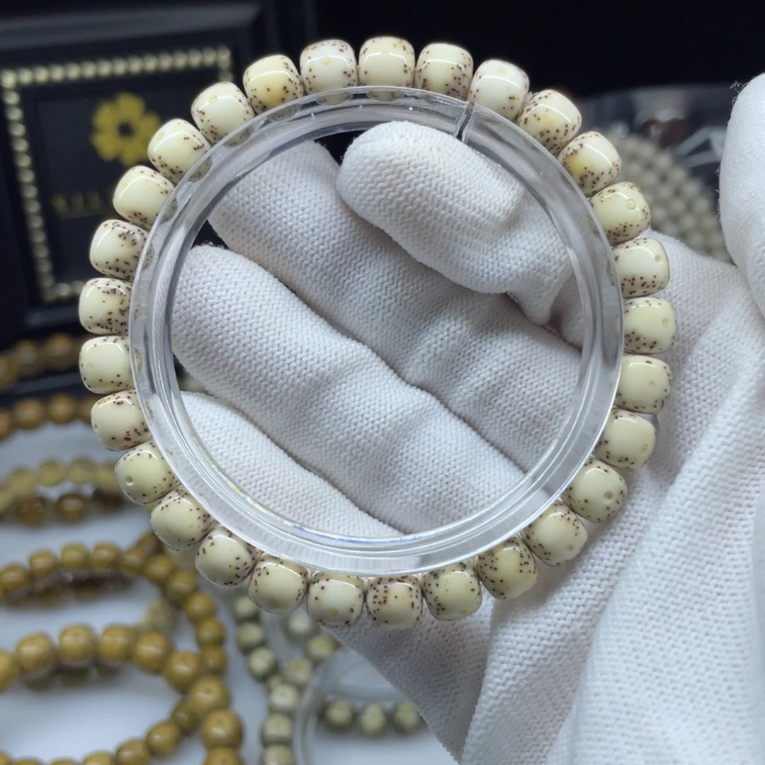 吊坠星月菩提8骨瓷白大眼睛          A21