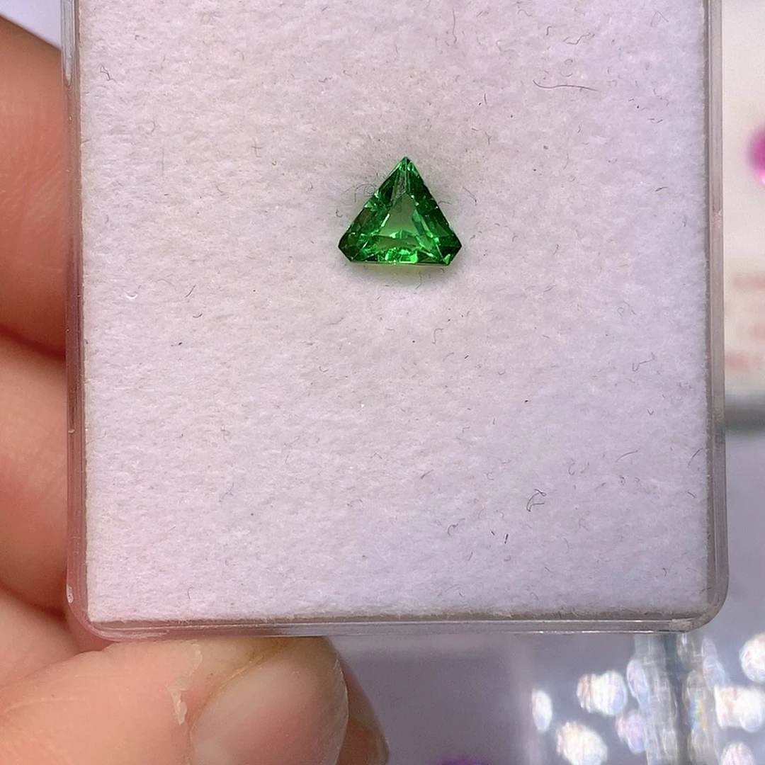 未镶嵌裸石石榴石（沙弗莱）