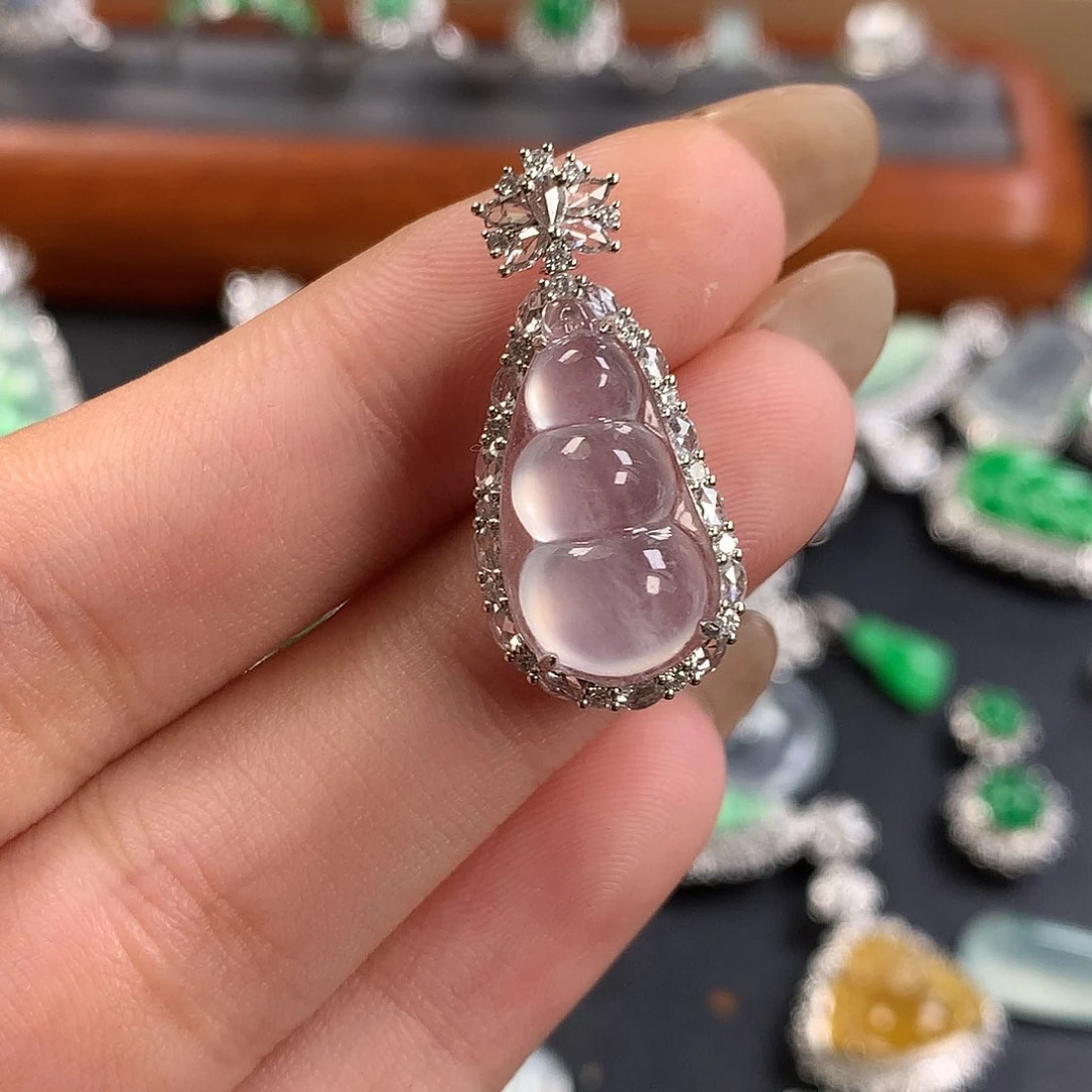 颈饰18K金镶嵌翡翠