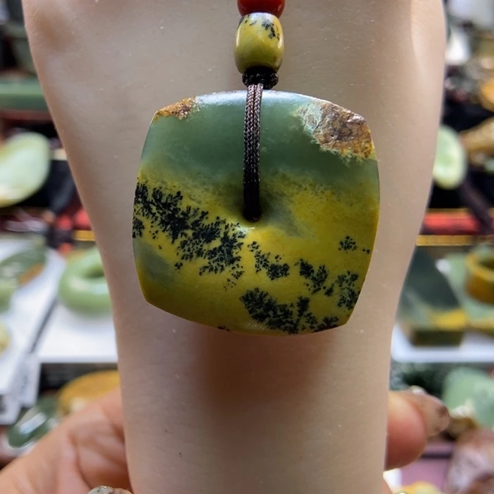 吊坠(赠链)未镶嵌岫岩河磨玉（透闪石质玉）