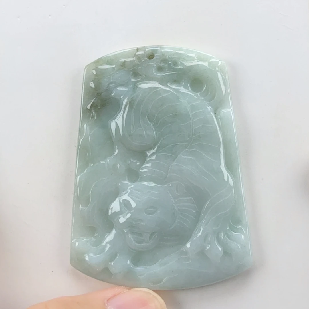 翡翠挂件未镶嵌翡翠