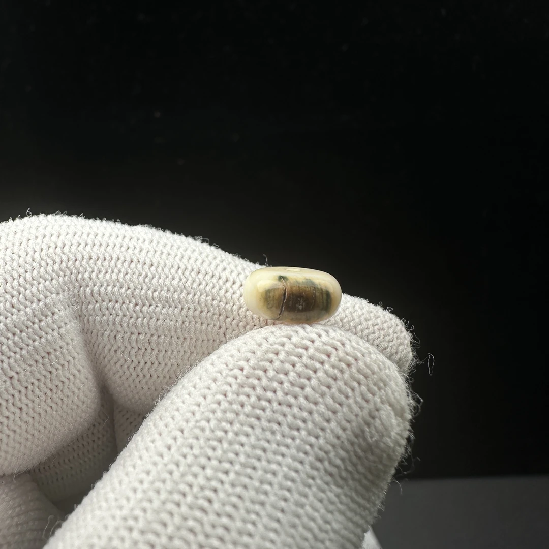 D8559天然猛犸牙 蓝眼睛小扣子10x4.9mm支持鉴定 假一罚四