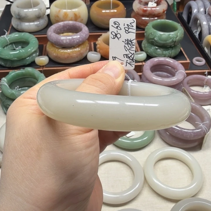 石英质玉未镶嵌手镯