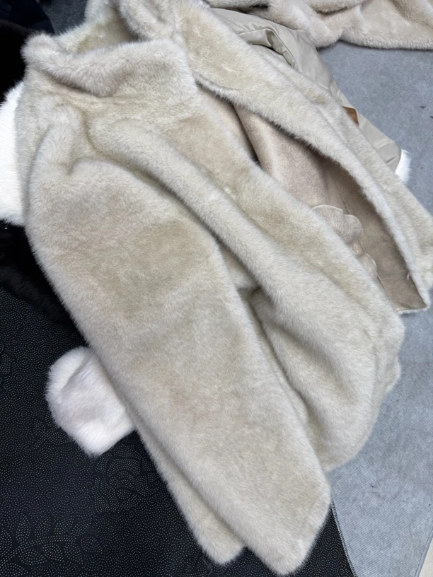 反季清仓，微瑕毛毛外套以直播为准