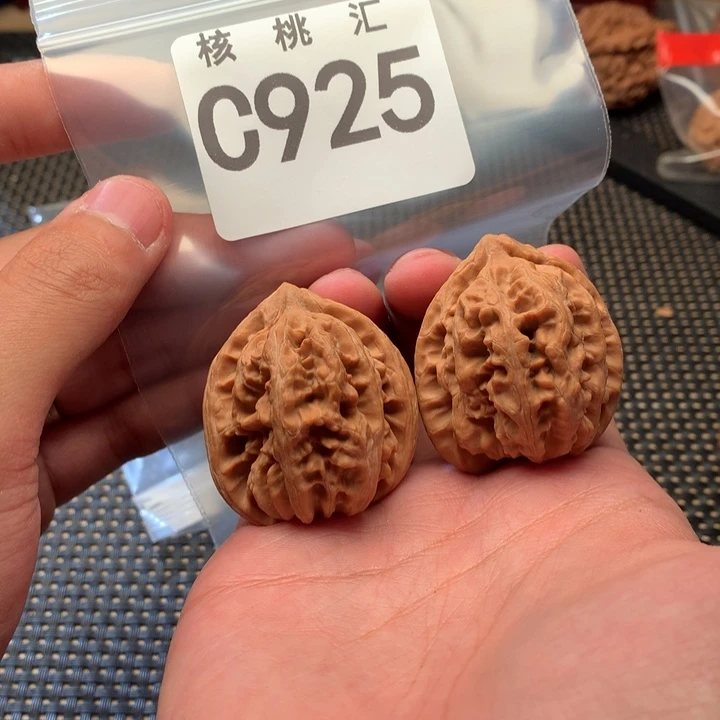 文玩核桃吊坠三羊谷