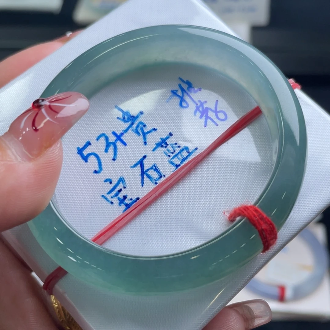 翡翠手镯未镶嵌翡翠手镯