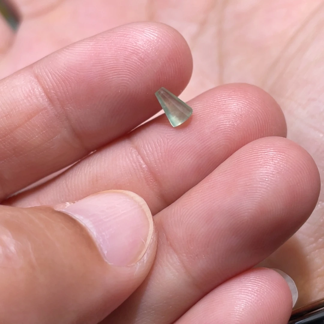 翡翠未镶嵌颈饰无事牌