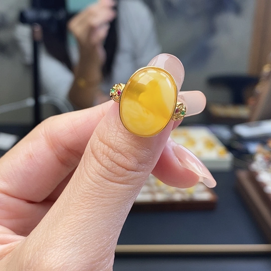 裸石琥珀未镶嵌成品