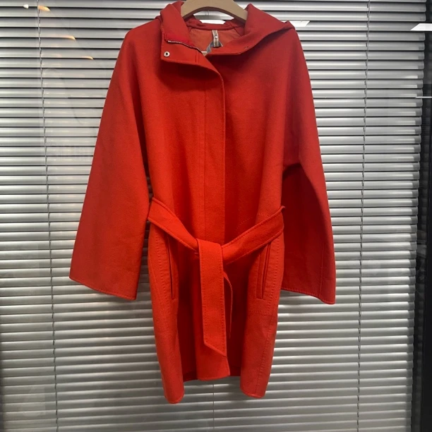 99新 MaxMara 连帽款大衣/36码/A04027
