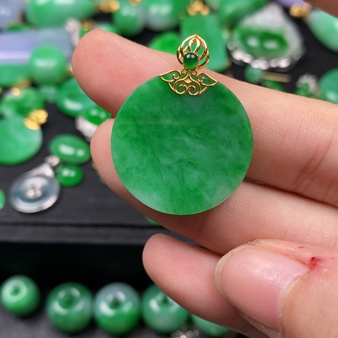 小***熊翡翠18K金镶嵌颈饰翡翠