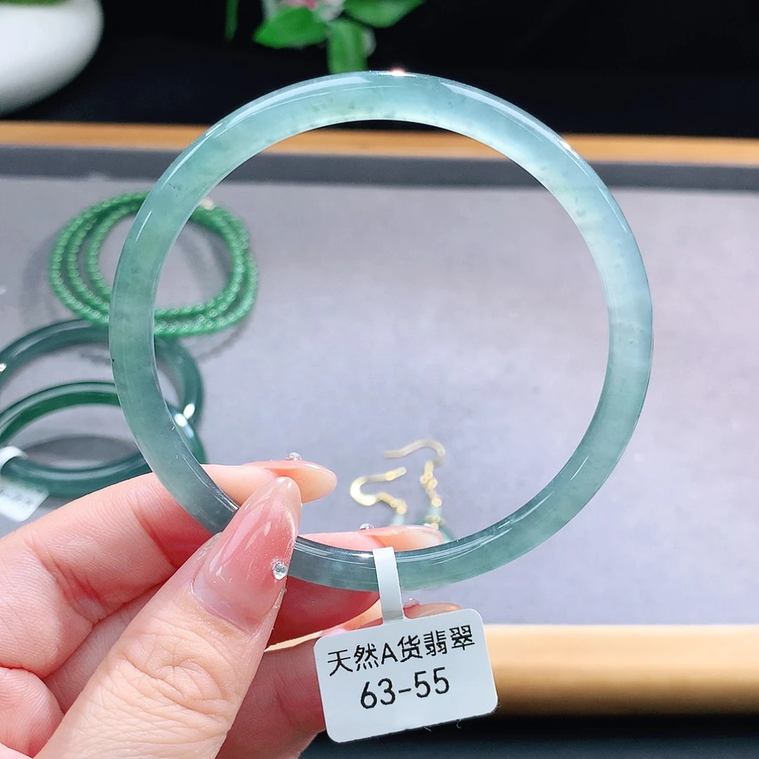 未镶嵌手镯（圆镯）翡翠