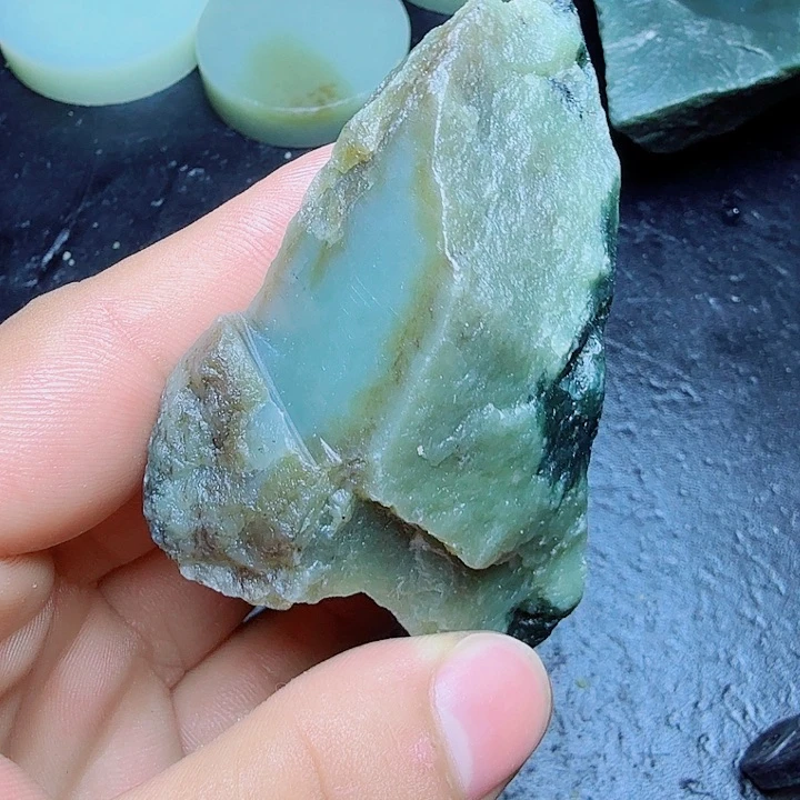 和田玉（糖玉）未镶嵌珠宝奇石