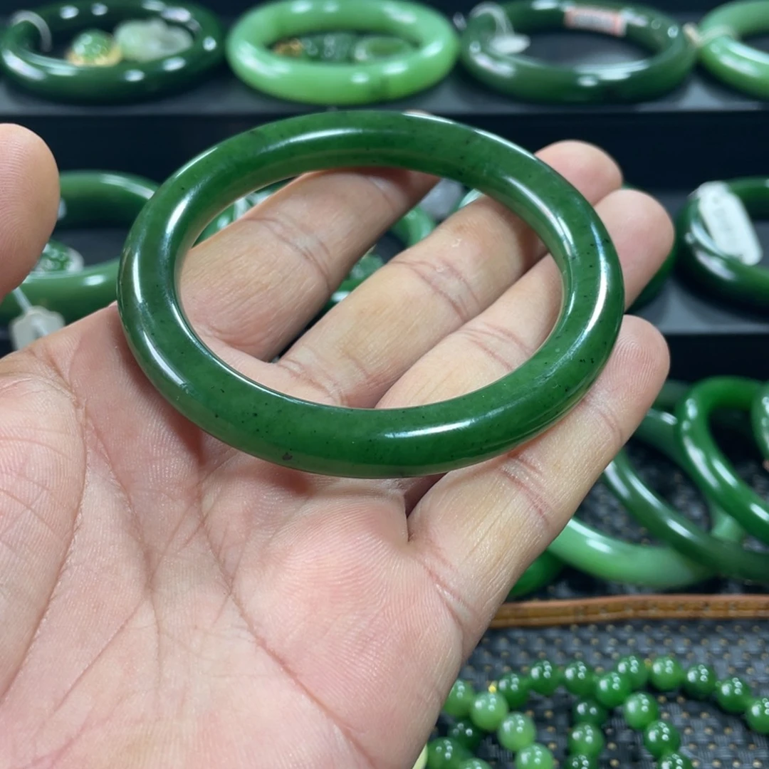 和田玉（碧玉）未镶嵌手镯