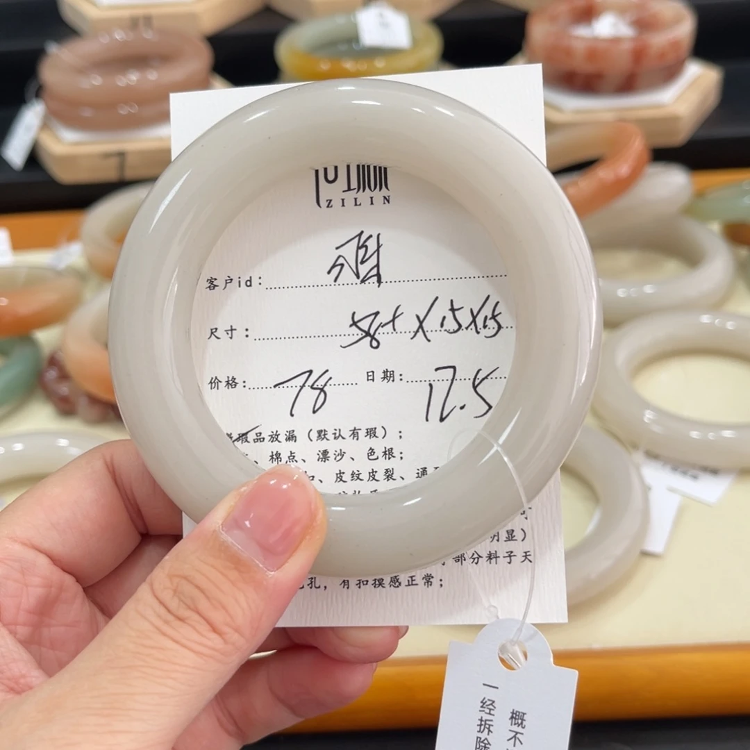 未镶嵌手镯石英质玉可****?