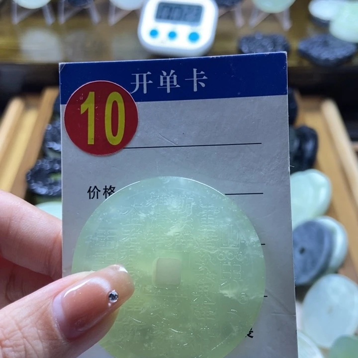 蛇纹石玉挂件未镶嵌白****」