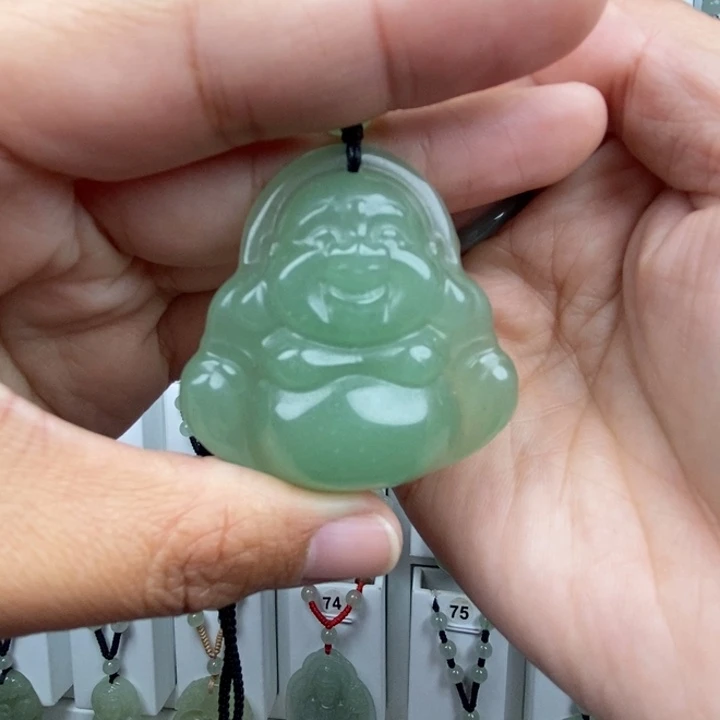 浅***石英质玉未镶嵌颈饰