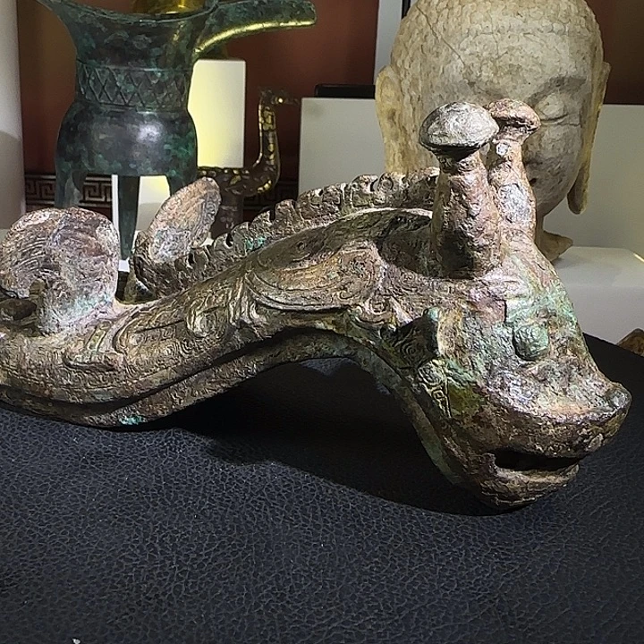 古铜觥盖艺术品一件