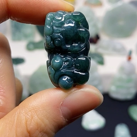 翡翠颈饰未镶嵌吊坠