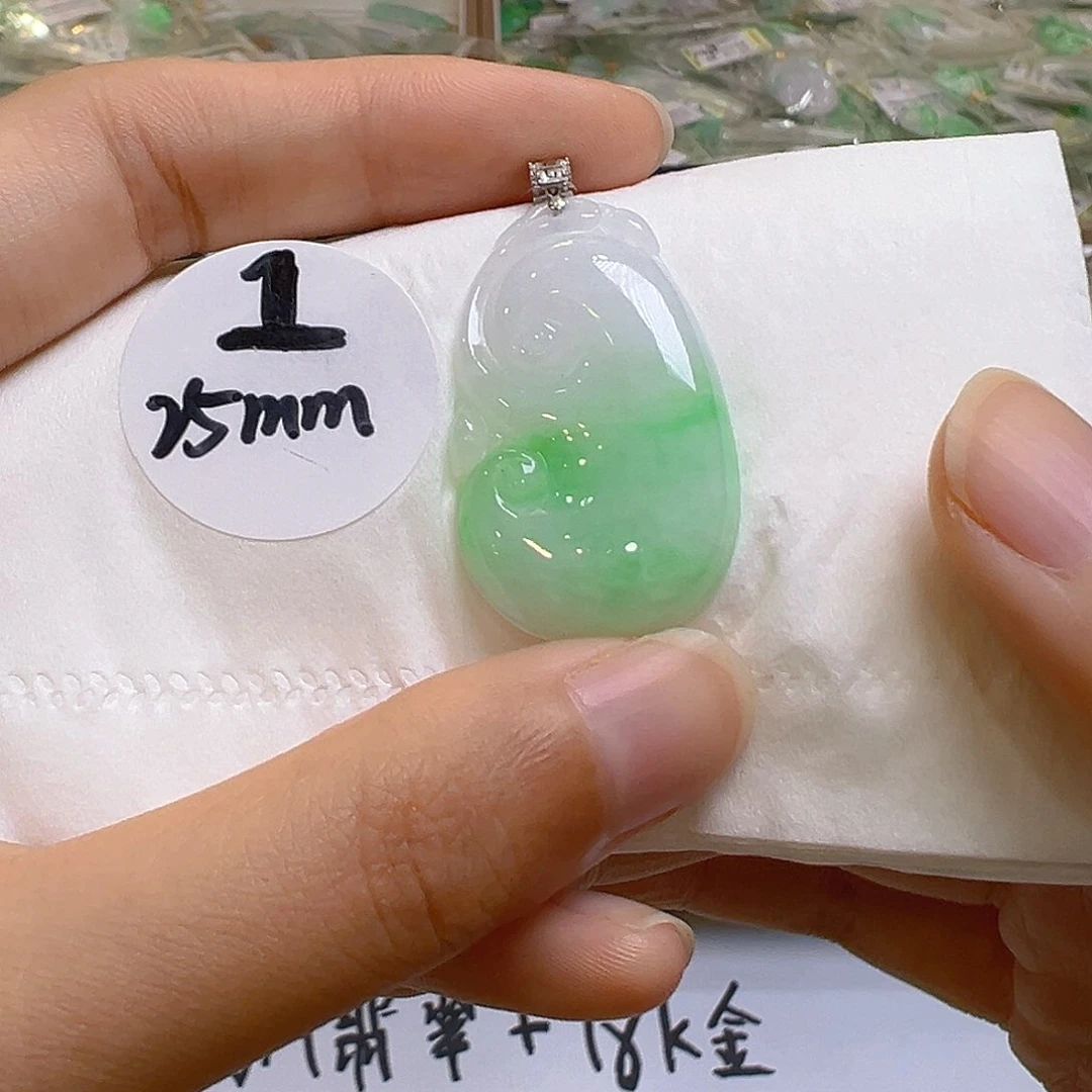 翡翠18K金镶嵌颈饰翡翠