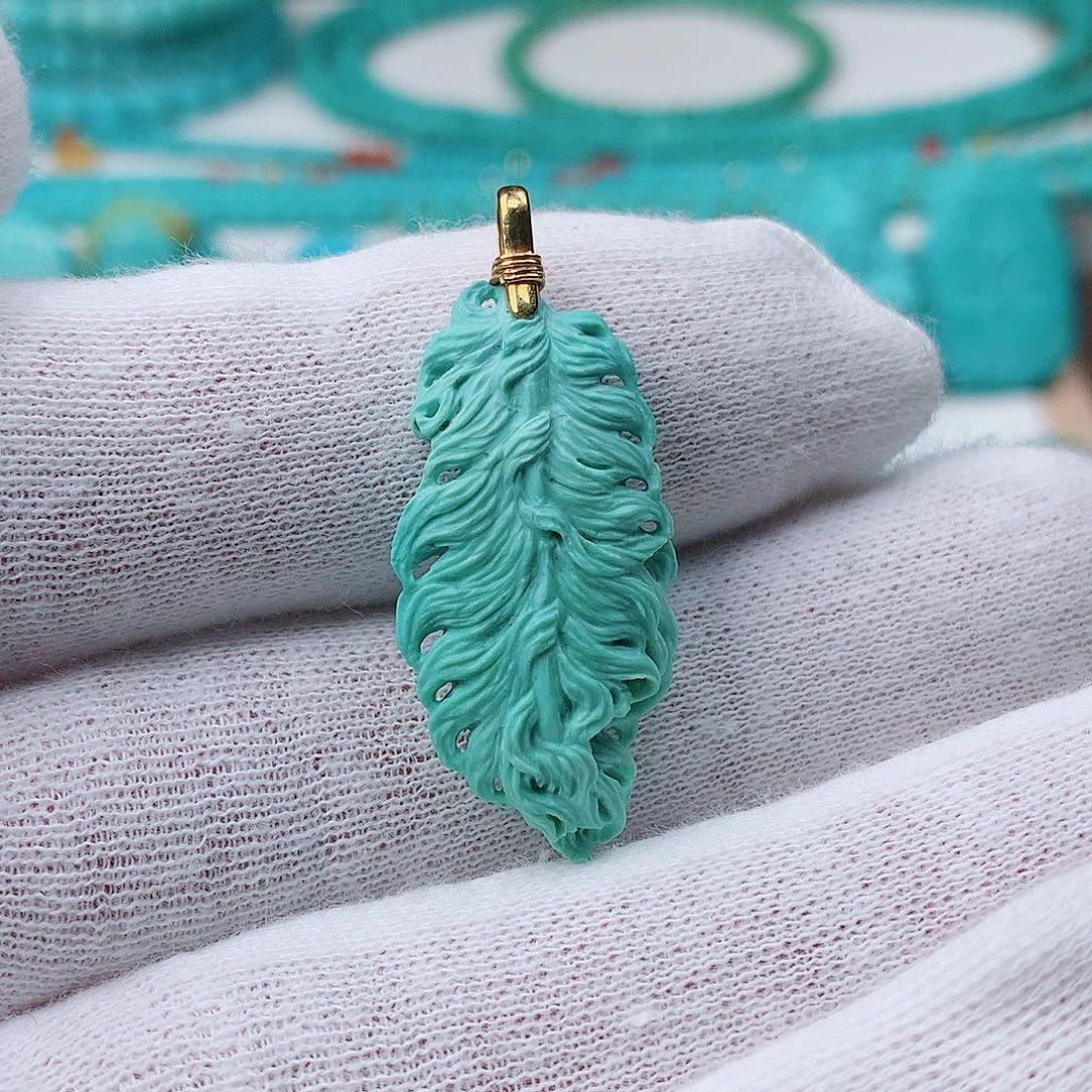 绿松石18K金镶嵌菜籽黄羽毛2.73克