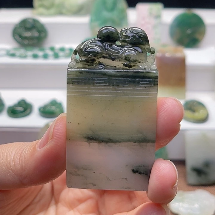祥***w独山玉未镶嵌颈饰