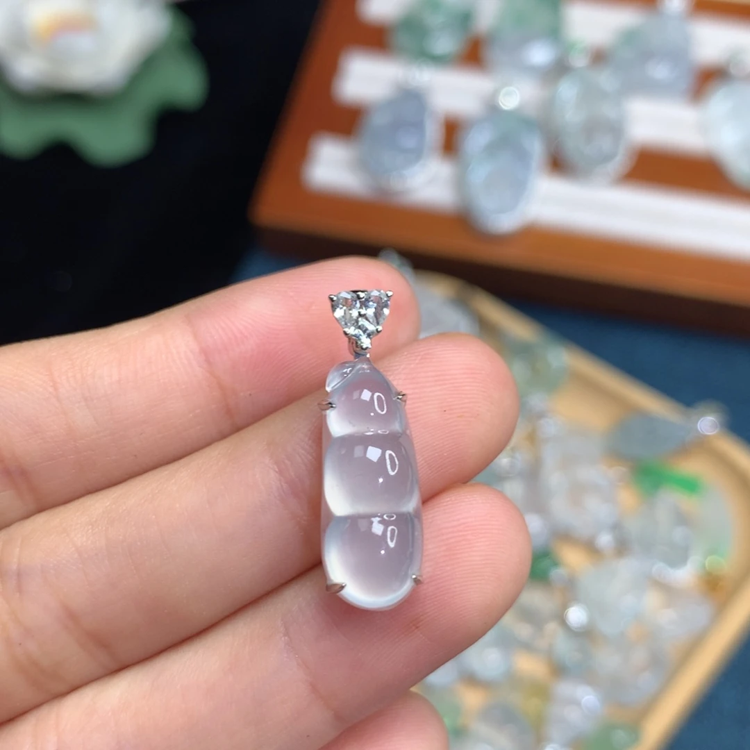 翡翠18K金镶嵌颈饰翡翠