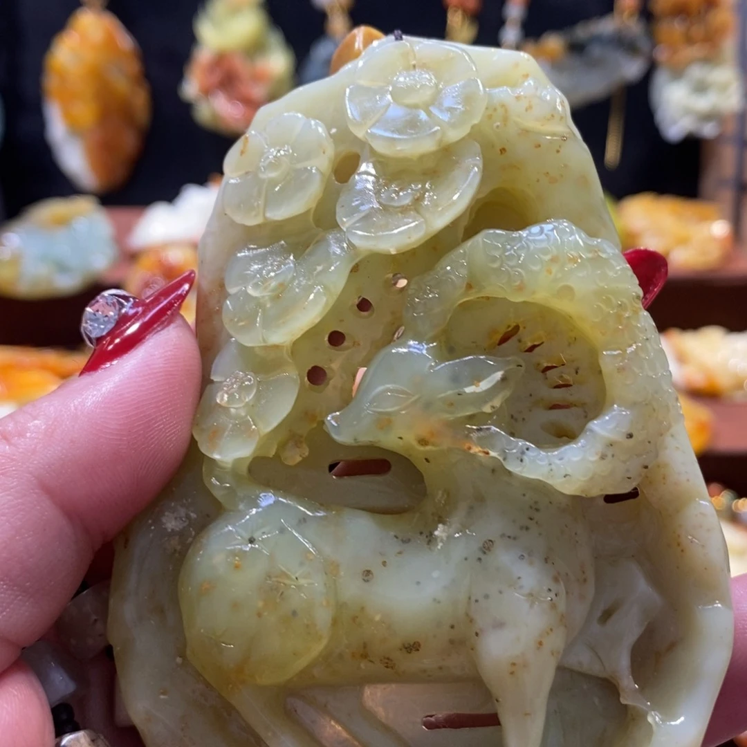 蛇纹石玉颈饰未镶嵌