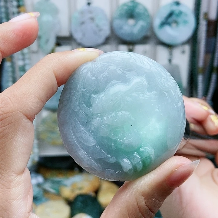 颈饰足铂镶嵌翡翠翡翠