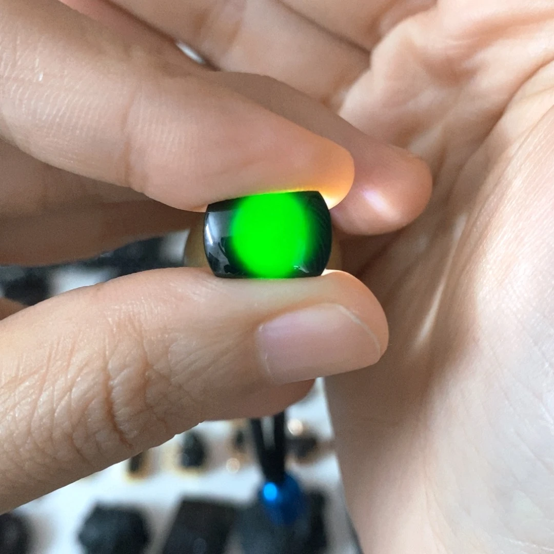 颈饰未镶嵌翡翠马鞍戒面