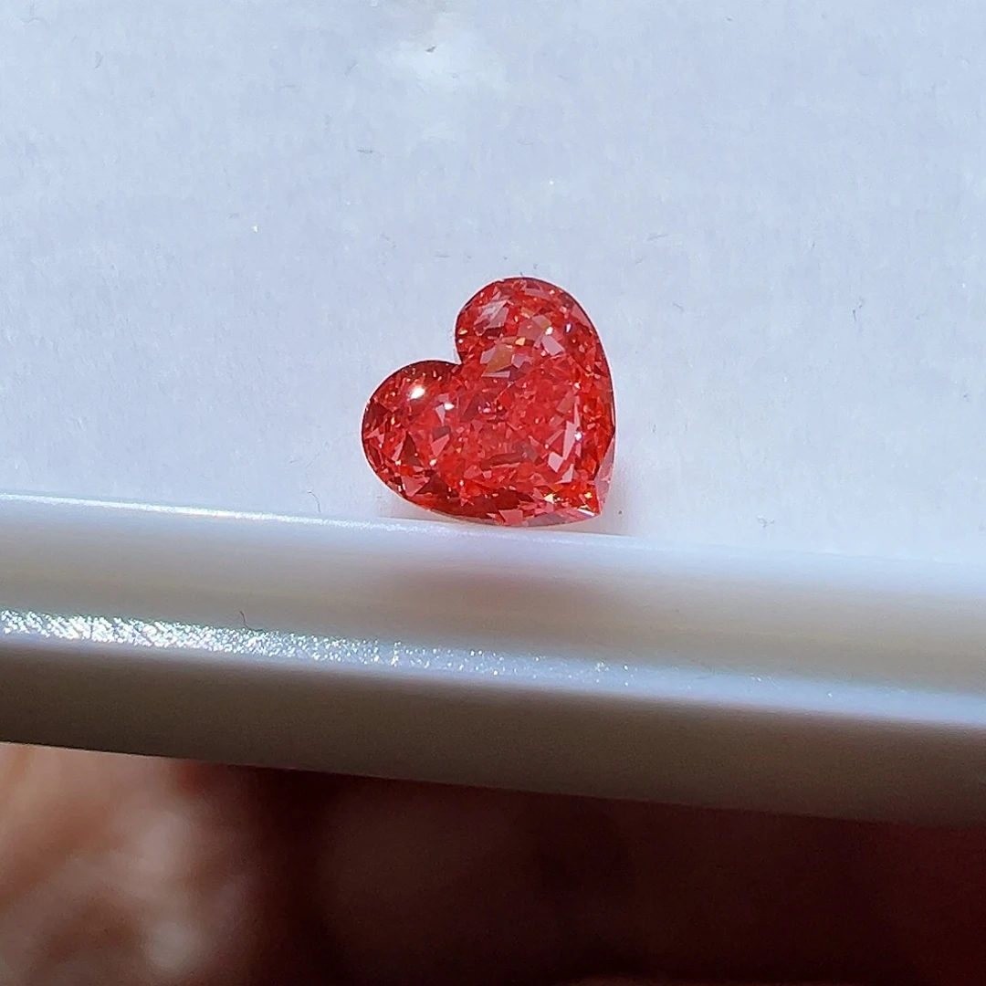 合成钻石裸石艳彩粉心形0.99ct