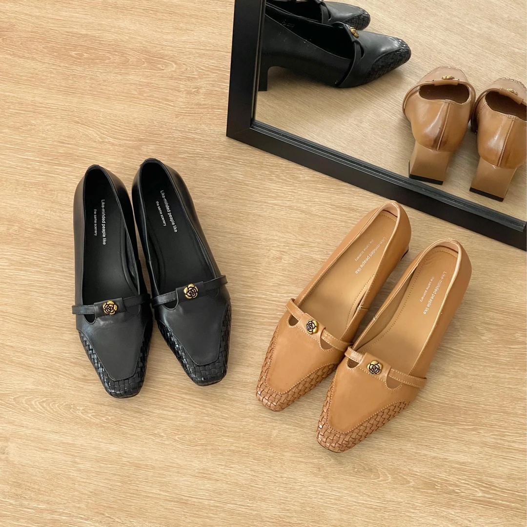 HUSSLOVE 头层牛皮·跟高4.5CM·复古法式编织山茶花高跟单鞋女