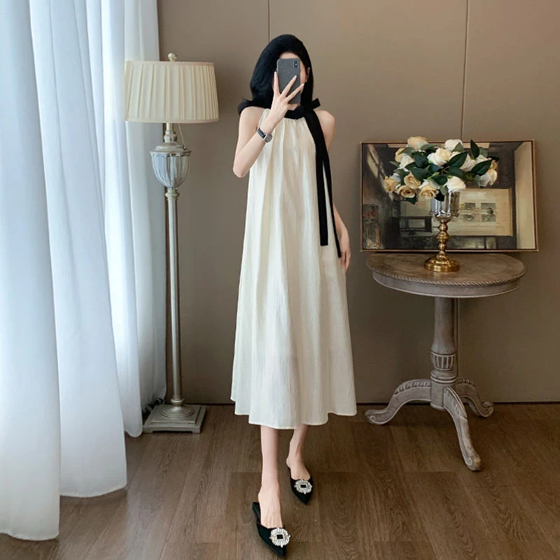 法式超好看挂脖连衣裙女夏季显瘦遮肉气质减龄洋气高级感无袖长裙
