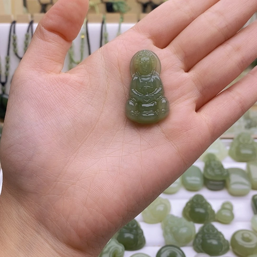 快***乐和田玉未镶嵌颈饰