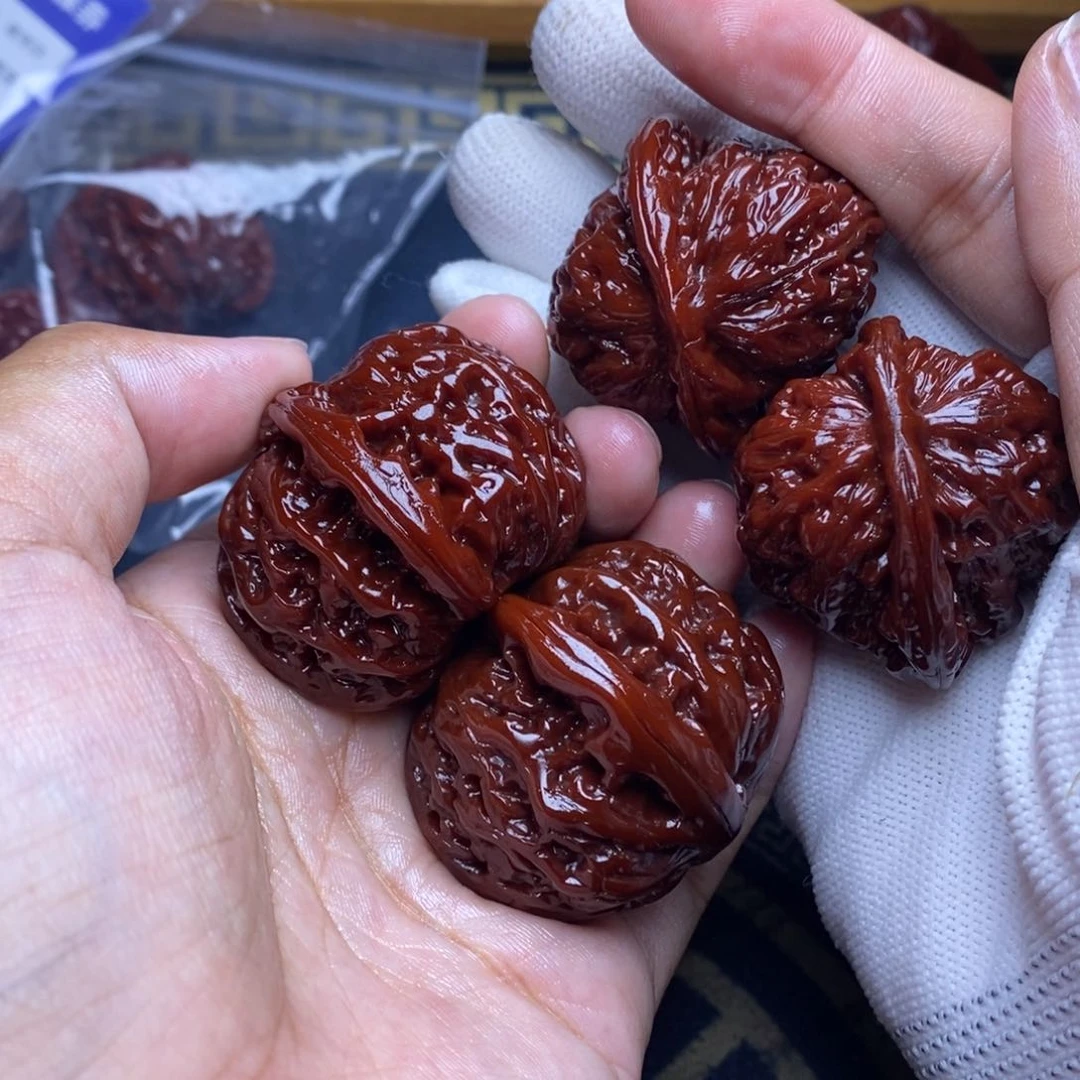 文玩核桃吊坠白狮子40