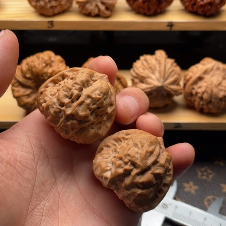 核桃蛤蟆头文玩核桃